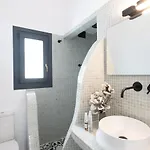 Olive Tree & Capari Homes & With Pool! Casa vacanze