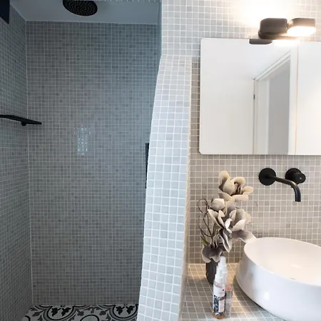 Olive Tree & Capari Homes & With Pool! Сasa de vacaciones *