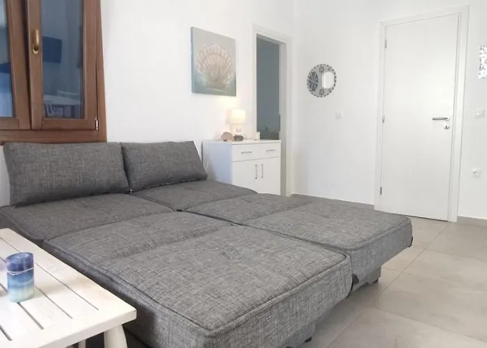 Olive Tree & Capari Homes & With Pool! Holiday home