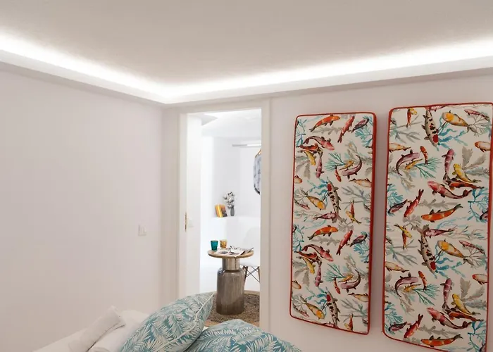 Olive Tree & Capari Homes & With Pool! Holiday home