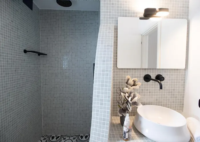 Olive Tree & Capari Homes & With Pool! Holiday home *