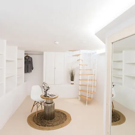 펜션 Olive Tree & Capari Homes & With Pool! *