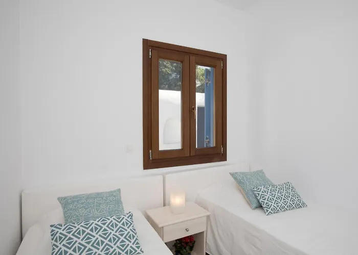 Olive Tree & Capari Homes & With Pool! Tatil Evi