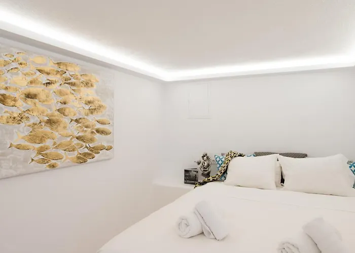 Olive Tree & Capari Homes & With Pool! Дом отдыха *