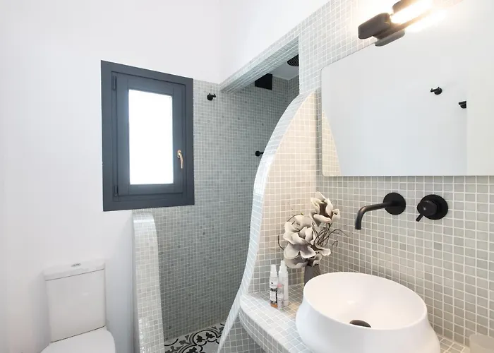 Olive Tree & Capari Homes & With Pool! Дом отдыха