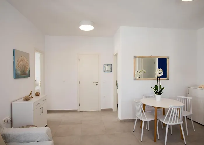 Дом отдыха Olive Tree & Capari Homes & With Pool! *