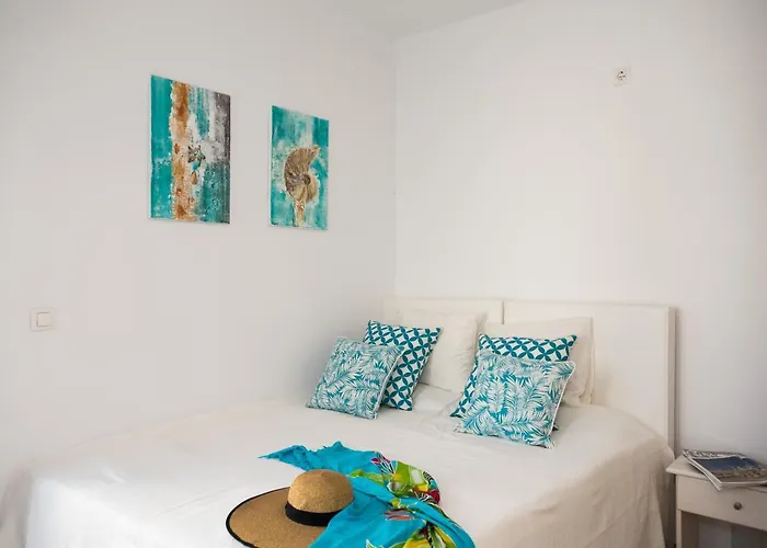 Дом отдыха Olive Tree & Capari Homes & With Pool! *