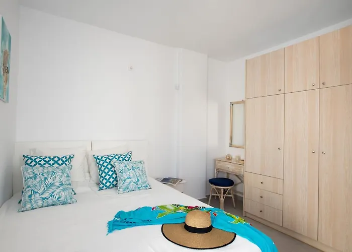 Olive Tree & Capari Homes & With Pool! Дом отдыха